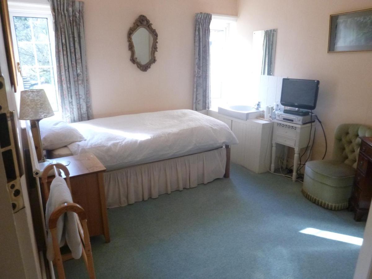 Chart House Bed And Breakfast Dorking Bagian luar foto