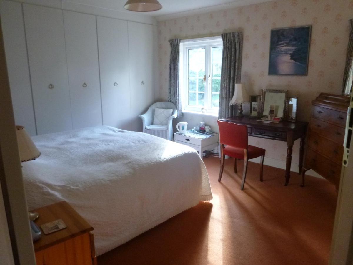 Chart House Bed And Breakfast Dorking Bagian luar foto