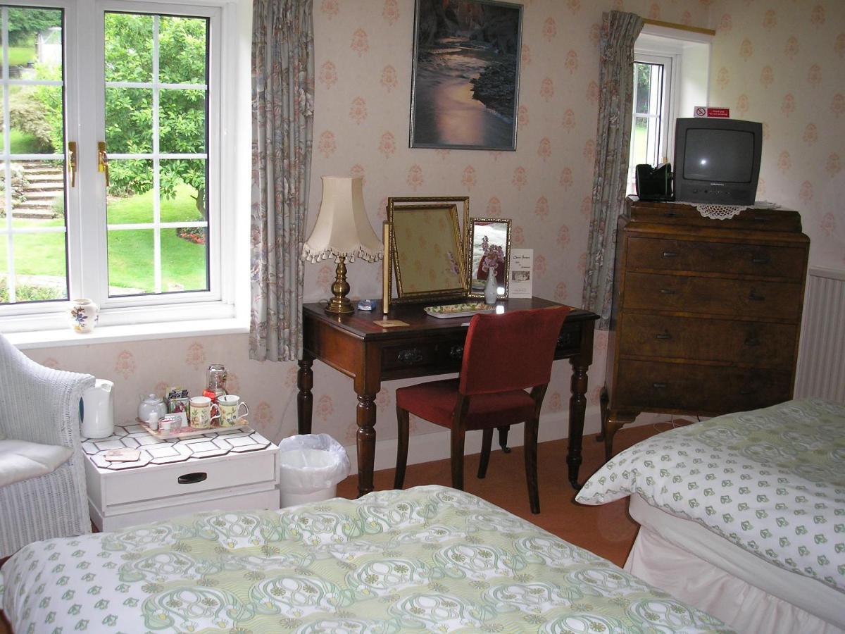 Chart House Bed And Breakfast Dorking Bagian luar foto